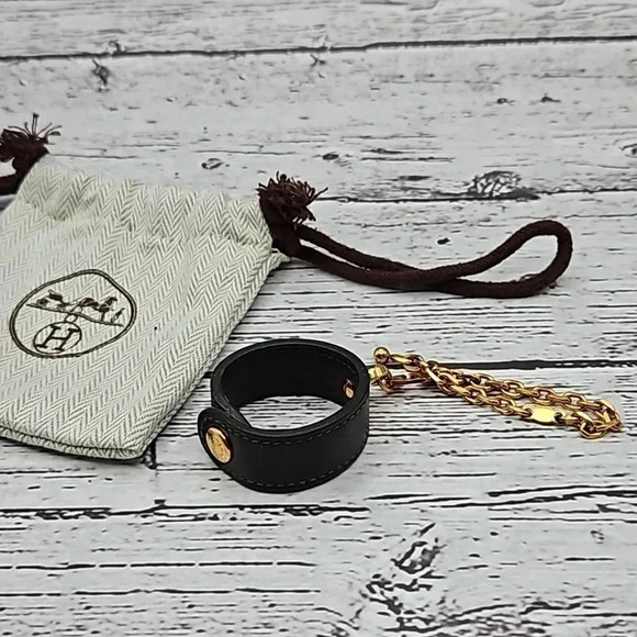Hermes Black Leather and gold tone chain glove holder with dust bag - Picture 1 of 6